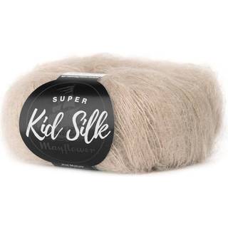 Mayflower Super Kid Silk 68 Varm grå Indhold: 76% mohair, 24% silke Vægt/Længde: 25 g = ca. 195 m Anbefalede pinde: 4.5-5 mm Strikkefasthed: 10 x 10 cm = 22 m x 27 p Vask:Håndvask/ Tåler ikke tørretumbling.