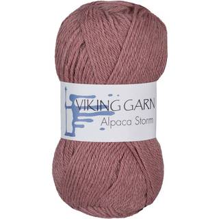 Viking Alpaca Storm 567 Gammelrosa Indhold: 40% Superfin alpaca, 40% Merino uld, 20% Nylon Vægt/længde: 50 g = ca. 133 meter Anbefalede pinde: 4.00 mm Strikkefasthed: 10 x 10 cm = 22 m Vask: Ekstra skånsom maskinvak, max 30°C / Tørres fladt.