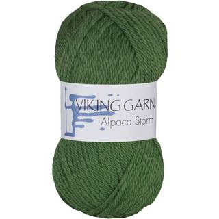Viking Alpaca Storm 533 Græsgrøn Indhold: 40% Superfin alpaca, 40% Merino uld, 20% Nylon Vægt/længde: 50 g = ca. 133 meter Anbefalede pinde: 4.00 mm Strikkefasthed: 10 x 10 cm = 22 m Vask: Ekstra skånsom maskinvak, max 30°C / Tørres fladt.