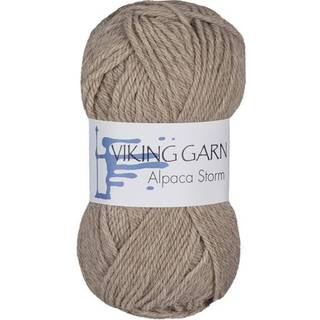 Viking Alpaca Storm 507 Beige Indhold: 40% Superfin alpaca, 40% Merino uld, 20% Nylon Vægt/længde: 50 g = ca. 133 meter Anbefalede pinde: 4.00 mm Strikkefasthed: 10 x 10 cm = 22 m Vask: Ekstra skånsom maskinvak, max 30°C / Tørres fladt.