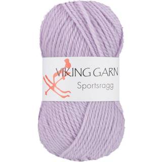 Viking Sportsragg 567 Lys lilla Indhold: 60% Uld, 20% akryl, 20% nylon Vægt/længde: 50 gram = ca. 100 meter Anbefalede pinde: 3.50 mm Strikkefasthed: 10 cm = 23 m Vask: Uldvask / Max 30°C / Tørres fladt.