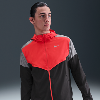 Nike Impossibly Light Windrunner-løbejakke til mænd - rød - XL