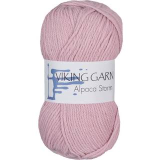 Viking Alpaca Storm 566 Lys rosa Indhold: 40% Superfin alpaca, 40% Merino uld, 20% Nylon Vægt/længde: 50 g = ca. 133 meter Anbefalede pinde: 4.00 mm Strikkefasthed: 10 x 10 cm = 22 m Vask: Ekstra skånsom maskinvak, max 30°C / Tørres fladt.