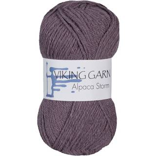 Viking Alpaca Storm 568 Lilla Indhold: 40% Superfin alpaca, 40% Merino uld, 20% Nylon Vægt/længde: 50 g = ca. 133 meter Anbefalede pinde: 4.00 mm Strikkefasthed: 10 x 10 cm = 22 m Vask: Ekstra skånsom maskinvak, max 30°C / Tørres fladt.
