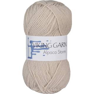 Viking Alpaca Storm 506 Sand Indhold: 40% Superfin alpaca, 40% Merino uld, 20% Nylon Vægt/længde: 50 g = ca. 133 meter Anbefalede pinde: 4.00 mm Strikkefasthed: 10 x 10 cm = 22 m Vask: Ekstra skånsom maskinvak, max 30°C / Tørres fladt.