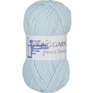 Viking Alpaca Storm 520 Lys blå Indhold: 40% Superfin alpaca, 40% Merino uld, 20% Nylon Vægt/længde: 50 g = ca. 133 meter Anbefalede pinde: 4.00 mm Strikkefasthed: 10 x 10 cm = 22 m Vask: Ekstra skånsom maskinvak, max 30°C / Tørres fladt.