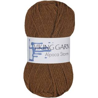 Viking Alpaca Storm 574 Kobber Indhold: 40% Superfin alpaca, 40% Merino uld, 20% Nylon Vægt/længde: 50 g = ca. 133 meter Anbefalede pinde: 4.00 mm Strikkefasthed: 10 x 10 cm = 22 m Vask: Ekstra skånsom maskinvak, max 30°C / Tørres fladt.