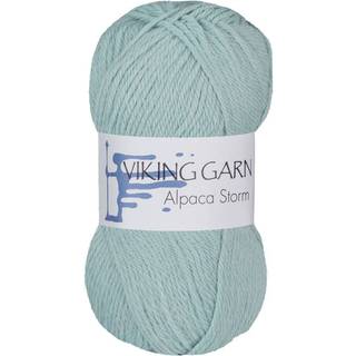 Viking Alpaca Storm 528 Lys petrol Indhold: 40% Superfin alpaca, 40% Merino uld, 20% Nylon Vægt/længde: 50 g = ca. 133 meter Anbefalede pinde: 4.00 mm Strikkefasthed: 10 x 10 cm = 22 m Vask: Ekstra skånsom maskinvak, max 30°C / Tørres fladt.