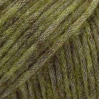 DROPS Air 46 Mørk oliven (Uni Colour) Indhold: 65% alpaca, 28% polyamid, 7% uld Garngruppe: C (16 - 19 masker) / 10 ply / aran / worsted Vægt/længde: 50 g = ca. 150 meter Anbefalede pinde: 5.00 mm Strikkefasthed: 10 x 10 cm = 17 m x 22 p Vask: Håndvask, max 30°C / Tørres fladt / Kan filtes.