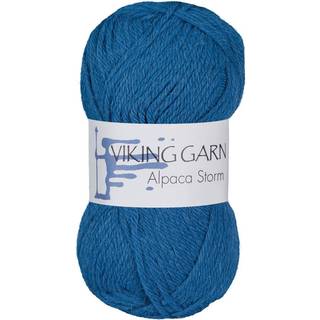 Viking Alpaca Storm 525 Kongeblå Indhold: 40% Superfin alpaca, 40% Merino uld, 20% Nylon Vægt/længde: 50 g = ca. 133 meter Anbefalede pinde: 4.00 mm Strikkefasthed: 10 x 10 cm = 22 m Vask: Ekstra skånsom maskinvak, max 30°C / Tørres fladt.