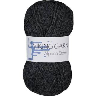 Viking Alpaca Storm 517 Koks Indhold: 40% Superfin alpaca, 40% Merino uld, 20% Nylon Vægt/længde: 50 g = ca. 133 meter Anbefalede pinde: 4.00 mm Strikkefasthed: 10 x 10 cm = 22 m Vask: Ekstra skånsom maskinvak, max 30°C / Tørres fladt.