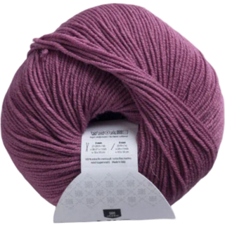 Jarbo Mio 30232 Pink Indhold: 100% Ekstra fin merinould, superwash-behandlet Vægt/løbelængde: 50 g = ca. 175 meter Anbefalede pinde: 3 mm Strikkefasthed: 10x10 cm = 27-28 m x 36-37 p Maskinvask 30°C / Tåler ikke tørretumbler / Tørres fladt..