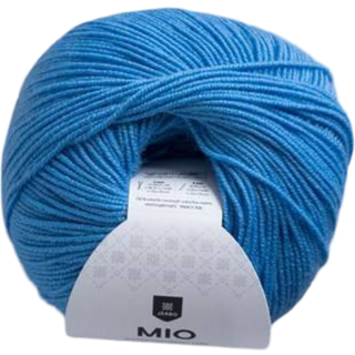 Jarbo Mio 30231 Himmelblå Indhold: 100% Ekstra fin merinould, superwash-behandlet Vægt/løbelængde: 50 g = ca. 175 meter Anbefalede pinde: 3 mm Strikkefasthed: 10x10 cm = 27-28 m x 36-37 p Maskinvask 30°C / Tåler ikke tørretumbler / Tørres fladt..