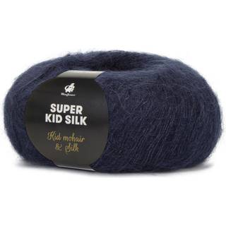 Mayflower Super Kid Silk 82 Mørk marineblå Indhold: 76% mohair, 24% silke Vægt/Længde: 25 g = ca. 195 m Anbefalede pinde: 4.5-5 mm Strikkefasthed: 10 x 10 cm = 22 m x 27 p Vask:Håndvask/ Tåler ikke tørretumbling.