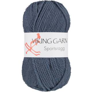 Viking Sportsragg 527 Jeansblå Indhold: 60% Uld, 20% akryl, 20% nylon Vægt/længde: 50 gram = ca. 100 meter Anbefalede pinde: 3.50 mm Strikkefasthed: 10 cm = 23 m Vask: Uldvask / Max 30°C / Tørres fladt.