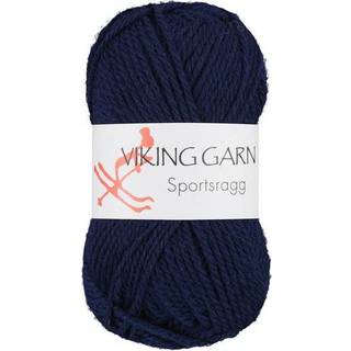 Viking Sportsragg 526 Marineblå Indhold: 60% Uld, 20% akryl, 20% nylon Vægt/længde: 50 gram = ca. 100 meter Anbefalede pinde: 3.50 mm Strikkefasthed: 10 cm = 23 m Vask: Uldvask / Max 30°C / Tørres fladt.