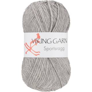 Viking Sportsragg 513 Lys grå Indhold: 60% Uld, 20% akryl, 20% nylon Vægt/længde: 50 gram = ca. 100 meter Anbefalede pinde: 3.50 mm Strikkefasthed: 10 cm = 23 m Vask: Uldvask / Max 30°C / Tørres fladt.