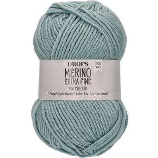 DROPS Merino EXTRA Fine 15 Lys søgrøn (Uni Colour) Indhold: 100% extra fine Merino uld Garngruppe: B (20 - 22 masker) / 8 ply / DK / worsted Vægt/længde: 50 gram = ca. 105 meter Anbefalede pinde: 4 mm Strikkefasthed: 10 x 10 cm = 21 m x 28 p Maskinvask, Finvask 40ºC / Brug aldrig skyllemiddel / Tørres fladt.