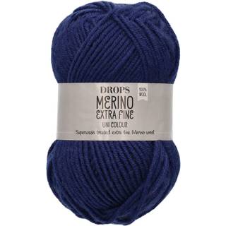 DROPS Merino EXTRA Fine 20 Mørkeblå (Uni Colour) Indhold: 100% extra fine Merino uld Garngruppe: B (20 - 22 masker) / 8 ply / DK / worsted Vægt/længde: 50 gram = ca. 105 meter Anbefalede pinde: 4 mm Strikkefasthed: 10 x 10 cm = 21 m x 28 p Maskinvask, Finvask 40ºC / Brug aldrig skyllemiddel / Tørres fladt.