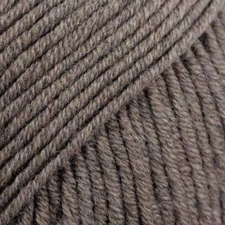 DROPS Merino EXTRA Fine 06 Taupe (Mix) Indhold: 100% extra fine Merino uld Garngruppe: B (20 - 22 masker) / 8 ply / DK / worsted Vægt/længde: 50 gram = ca. 105 meter Anbefalede pinde: 4 mm Strikkefasthed: 10 x 10 cm = 21 m x 28 p Maskinvask, Finvask 40ºC / Brug aldrig skyllemiddel / Tørres fladt.
