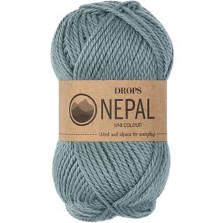 DROPS Nepal 7139 Grågrøn (Uni Colour) Indhold: 65% Peruvian Highland Uld, 35% Superfin Alpaca Garngruppe: C (16 - 19 masker) / 10 ply / aran / worsted Vægt/længde: 50 g = ca. 75 meter Anbefalede pinde: 5 mm Strikkefasthed: 10 x 10 cm = 17 m x 22 p Håndvask, max 30°C / Tørres fladt / Kan filtes.