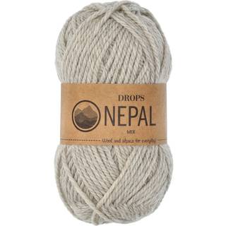 DROPS Nepal 0500 Lysegrå (Mix) Indhold: 65% Peruvian Highland Uld, 35% Superfin Alpaca Garngruppe: C (16 - 19 masker) / 10 ply / aran / worsted Vægt/længde: 50 g = ca. 75 meter Anbefalede pinde: 5 mm Strikkefasthed: 10 x 10 cm = 17 m x 22 p Håndvask, max 30°C / Tørres fladt / Kan filtes.