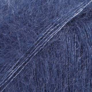 DROPS Kid-Silk 28 Marineblå Indhold: 75% Mohair, 25% Silke Garngruppe: A (23 - 26 masker) / 2 ply / lace Vægt/længde: 25 gram = ca. 210 meter Anbefalede pinde: 3.5 mm Strikkefasthed: 10 x 10 cm = 23 m x 30 p Håndvask, max 30°C / Tørres fladt .