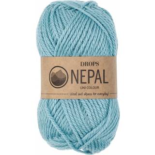 DROPS Nepal 8908 Aqua blå (Uni Colour) Indhold: 65% Peruvian Highland Uld, 35% Superfin Alpaca Garngruppe: C (16 - 19 masker) / 10 ply / aran / worsted Vægt/længde: 50 g = ca. 75 meter Anbefalede pinde: 5 mm Strikkefasthed: 10 x 10 cm = 17 m x 22 p Håndvask, max 30°C / Tørres fladt / Kan filtes.