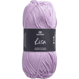 Svarta Fåret Lisa 061 Klar lilla Indhold: 100% kæmmet bomuld Vægt/længde: 50 g = ca. 165 meter Anbefalede Pinde: 3mm Strikkefasthed: 10 cm = 28 m Vask: Maskinvask ved 40℃ / Tåler ikke tørretumbling.