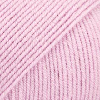 DROPS BABY Merino 26 Lys Gammelrosa (Uni Colour) - lilla skær Indhold: 100% extra fine Merino uld Garngruppe: A (23 - 26 masker) / 5 ply / sport Vægt/længde: 50 gram = ca. 175 meter Anbefalede pinde: 3 mm Strikkefasthed: 10 x 10 cm = 24 m x 32 p Maskinvask, Finvask 40ºC / Brug aldrig skyllemiddel / Tørres fladt.