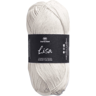 Svarta Fåret Lisa 005 Naturlig hvid Indhold: 100% kæmmet bomuld Vægt/længde: 50 g = ca. 165 meter Anbefalede Pinde: 3mm Strikkefasthed: 10 cm = 28 m Vask: Maskinvask ved 40℃ / Tåler ikke tørretumbling.