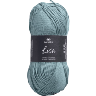 Svarta Fåret Lisa 074 Kystvand Indhold: 100% kæmmet bomuld Vægt/længde: 50 g = ca. 165 meter Anbefalede Pinde: 3mm Strikkefasthed: 10 cm = 28 m Vask: Maskinvask ved 40℃ / Tåler ikke tørretumbling.