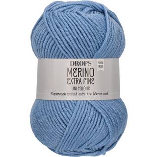 DROPS Merino EXTRA Fine 19 Drømmeblå (Uni Colour) Indhold: 100% extra fine Merino uld Garngruppe: B (20 - 22 masker) / 8 ply / DK / worsted Vægt/længde: 50 gram = ca. 105 meter Anbefalede pinde: 4 mm Strikkefasthed: 10 x 10 cm = 21 m x 28 p Maskinvask, Finvask 40ºC / Brug aldrig skyllemiddel / Tørres fladt.