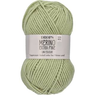 DROPS Merino EXTRA Fine 26 Pistacie (Uni Colour) Indhold: 100% extra fine Merino uld Garngruppe: B (20 - 22 masker) / 8 ply / DK / worsted Vægt/længde: 50 gram = ca. 105 meter Anbefalede pinde: 4 mm Strikkefasthed: 10 x 10 cm = 21 m x 28 p Maskinvask, Finvask 40ºC / Brug aldrig skyllemiddel / Tørres fladt.