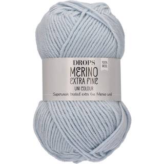 DROPS Merino EXTRA Fine 39 Isblå (Uni Colour) Indhold: 100% extra fine Merino uld Garngruppe: B (20 - 22 masker) / 8 ply / DK / worsted Vægt/længde: 50 gram = ca. 105 meter Anbefalede pinde: 4 mm Strikkefasthed: 10 x 10 cm = 21 m x 28 p Maskinvask, Finvask 40ºC / Brug aldrig skyllemiddel / Tørres fladt.