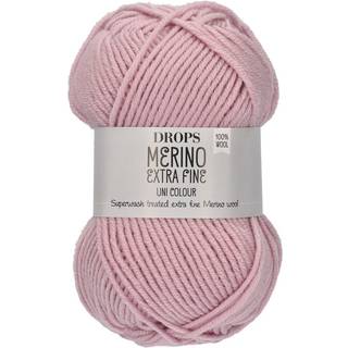 DROPS Merino EXTRA Fine 40 Støvet rosa (Uni Colour) Indhold: 100% extra fine Merino uld Garngruppe: B (20 - 22 masker) / 8 ply / DK / worsted Vægt/længde: 50 gram = ca. 105 meter Anbefalede pinde: 4 mm Strikkefasthed: 10 x 10 cm = 21 m x 28 p Maskinvask, Finvask 40ºC / Brug aldrig skyllemiddel / Tørres fladt.
