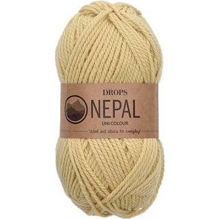 DROPS Nepal 8920 Mælkebøtte (Uni Colour) Indhold: 65% Peruvian Highland Uld, 35% Superfin Alpaca Garngruppe: C (16 - 19 masker) / 10 ply / aran / worsted Vægt/længde: 50 g = ca. 75 meter Anbefalede pinde: 5 mm Strikkefasthed: 10 x 10 cm = 17 m x 22 p Håndvask, max 30°C / Tørres fladt / Kan filtes.