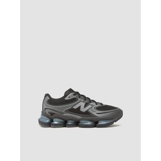 New Balance Unisex Abzorb 2000 i Sort/Grå/Blå Synthetic, Størrelse 43