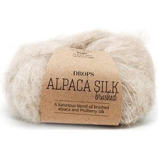 DROPS BRUSHED Alpaca Silk 04 Lys beige Indhold: 77% Superfin Alpaca, 23% Mulberry Silke Garngruppe: C (16 - 19 masker) / 10 ply / aran / worsted Vægt/længde: 25 g = ca. 140 meter Anbefalede pinde: 5 mm Strikkefasthed: 10 x 10 cm = 17 m x 22 p Håndvask, max 30°C / Tørres fladt.