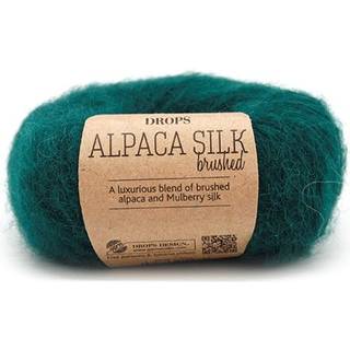 DROPS Brushed Alpaca Silk 11 Skovgrøn Indhold: 77% Superfin Alpaca, 23% Mulberry Silke Garngruppe: C (16 - 19 masker) / 10 ply / aran / worsted Vægt/længde: 25 g = ca. 140 meter Anbefalede pinde: 5 mm Strikkefasthed: 10 x 10 cm = 17 m x 22 p Vask: Håndvask, max 30°C / Tørres fladt.