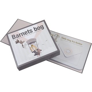 Barnets bog i fin gaveæske, pige