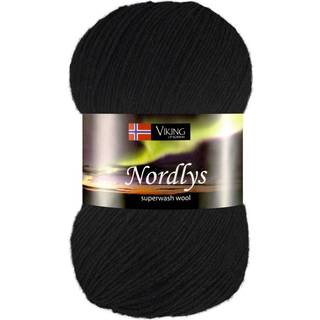 Viking Nordlys 903 Sort Indhold: 75% Superwash-behandlet uld, 25% nylon Vægt/længde: 100 gram = ca. 350 meter Anbefalede pinde: 2.50 mm Strikkefasthed: 10 cm = 28 m Vask: Skånsom maskinvask / Maks. 40ºC / Tørres fladt.