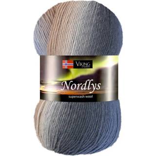 Viking Nordlys 967 Multi blå/brun Indhold: 75% Superwash-behandlet uld, 25% nylon Vægt/længde: 100 gram = ca. 350 meter Anbefalede pinde: 2.50 mm Strikkefasthed: 10 cm = 28 m Vask: Skånsom maskinvask / Maks. 40ºC / Tørres fladt.