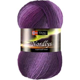 Viking Nordlys 969 Multi lilla Indhold: 75% Superwash-behandlet uld, 25% nylon Vægt/længde: 100 gram = ca. 350 meter Anbefalede pinde: 2.50 mm Strikkefasthed: 10 cm = 28 m Vask: Skånsom maskinvask / Maks. 40ºC / Tørres fladt.