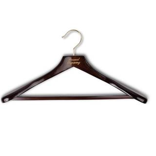 Jakkebøjle i mørkt træ