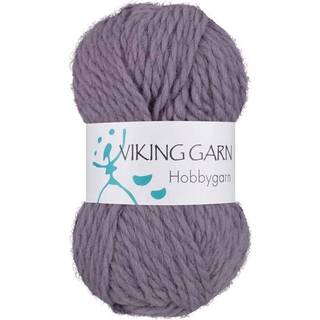 Viking Hobbygarn 963 Stærk rosa Indhold: 100% australsk uld Vægt/længde: 50g = ca. 70 meter Anbefalede pinde: 6 mm Anbefalede hæklenåle: 5 mm Strikkefasthed: 10 cm = 14 m Vask: Vaskes i hånden eller skånevask 30-40 °C / Ingen skyllemiddel / Tørres fladt.