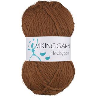 Viking Hobbygarn 935 Mørk grøn Indhold: 100% australsk uld Vægt/længde: 50g = ca. 70 meter Anbefalede pinde: 6 mm Anbefalede hæklenåle: 5 mm Strikkefasthed: 10 cm = 14 m Vask: Vaskes i hånden eller skånevask 30-40 °C / Ingen skyllemiddel / Tørres fladt.