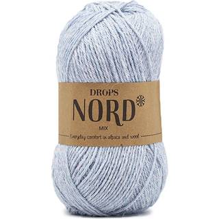 DROPS Nord 08 Tåge (Mix) Indhold: 45% Superfin Alpaca, 30% Polyamid, 25% Peruviansk Highland Uld Garngruppe: A (23 - 26 masker) / 4 ply / fingering Vægt/længde: 50 g = ca. 170 meter Anbefalede pinde: 3 mm Strikkefasthed: 10 x 10 cm = 24 m x 32 p Håndvask, max 30°C / Tørres fladt.
