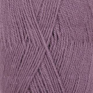 DROPS Flora 09 Ametyst (Uni Colour) Indhold: 65% Peruvian Highland Uld, 35% Superfin Alpaca Garngruppe: A (23 - 26 masker) / 4 ply / fingering Vægt/længde: 50 g = ca. 210 meter Anbefalede pinde: 3 mm Strikkefasthed: 10 x 10 cm = 24 m x 32 p Håndvask, max 30°C / Tørres fladt / Kan filtes.