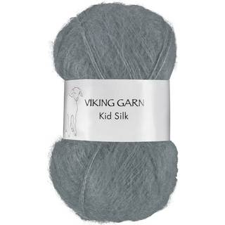 Viking Kid-Silk 313 Grå Indhold: 77% Kid Mohair, 23% silke Vægt/længde: 25 g = ca. 200 meter Anbefalede pinde: 3 mm Strikkefasthed: 10 cm = 24 m Vask: Max 30 °C / Tørres fladt.